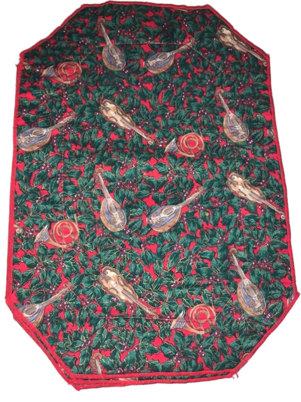 10 New Designs Ltd. Christmas Holly & Instruments placemats Red Green